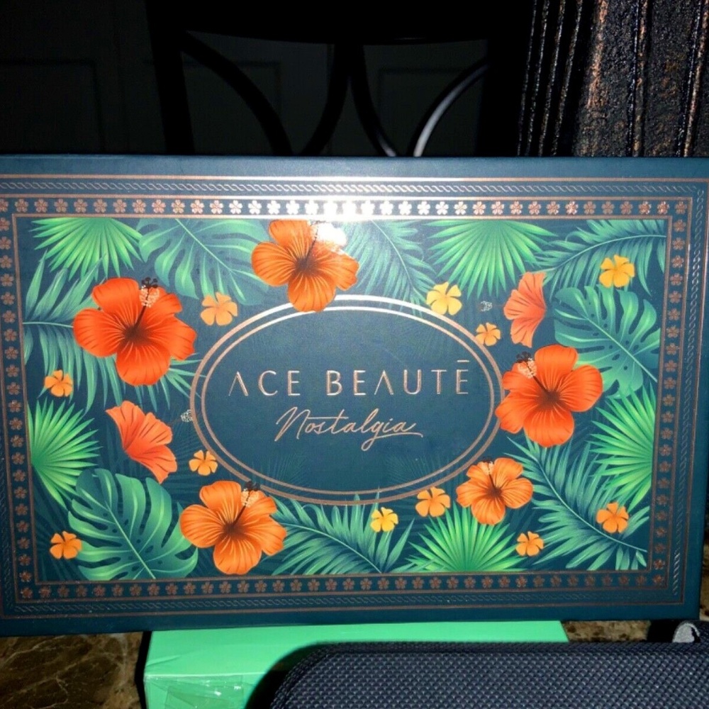 FULL SIZE NEW Ace Beauty Nostalgia 15 Shades Eyeshadow Palette 24g 0.84oz
